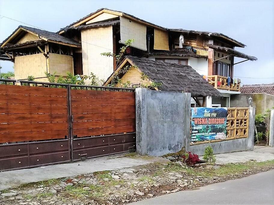 Wisma Djokorio Apartamento Tumpang Exterior foto